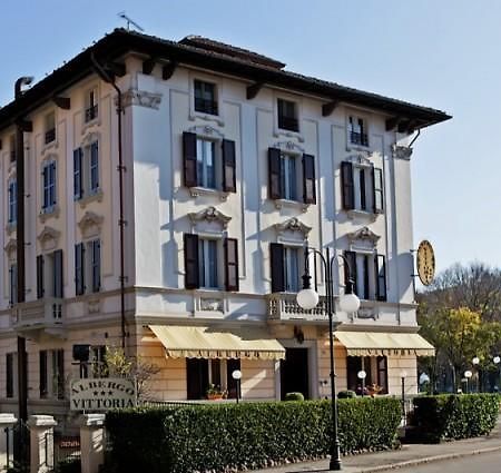 Albergo Vittoria 萨尔索马焦雷泰尔梅 外观 照片