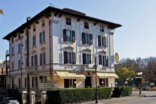Albergo Vittoria 萨尔索马焦雷泰尔梅 外观 照片